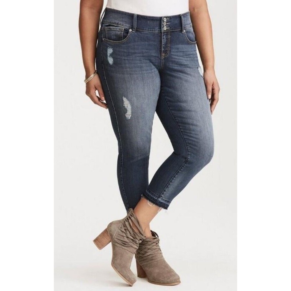 Torrid Women's Premium Stretch Jegging Crop  Size 24 Distressed Raw Frayed Hem